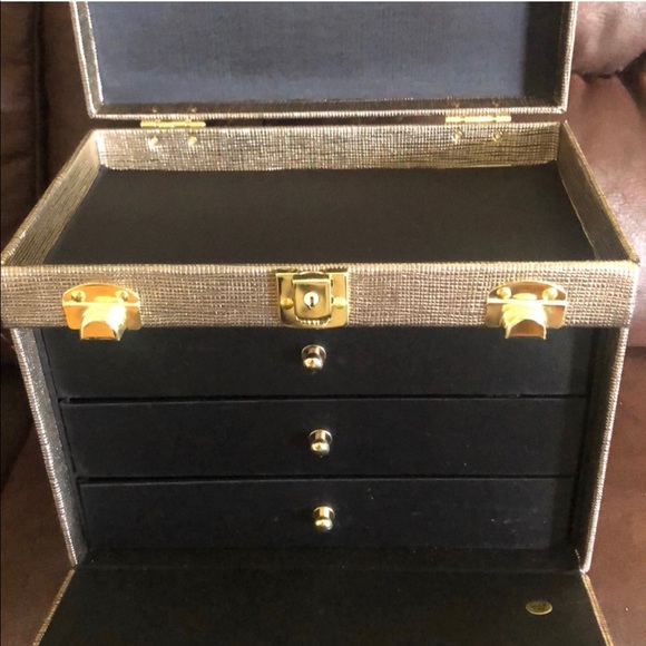 Large Gold Makeup Train Case w/Keys, Gorgeous Textured Gold Exterior, NWT - Picture 4 of 6